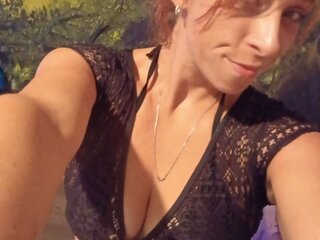MollyDevine live ass