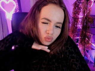 SarahObrie real shows